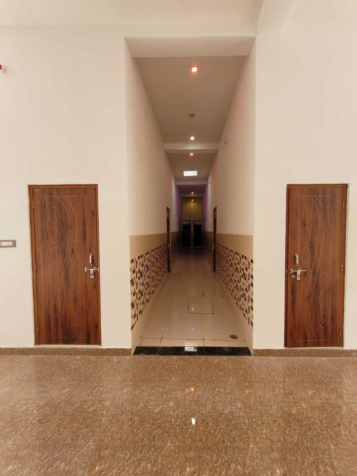 Oyo Hotel Hastinapur Palace Meerut Extérieur photo